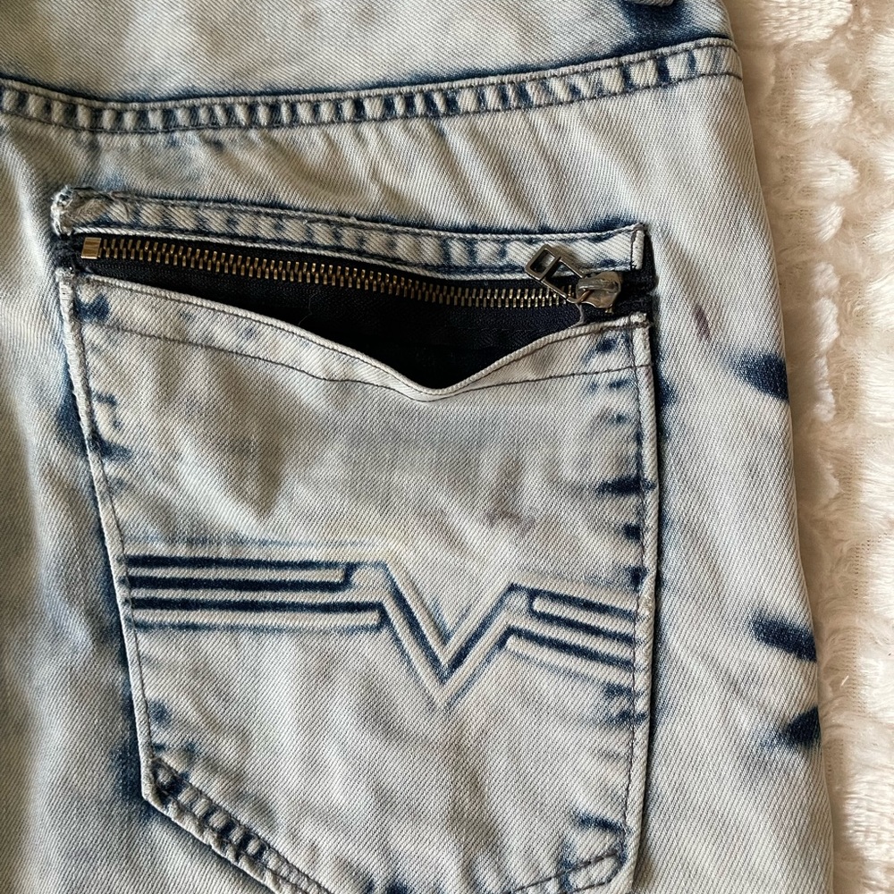 I.N.C International, Men’s pre-owned blue washed distressed jeans W34XL32. - Picture 10 of 14